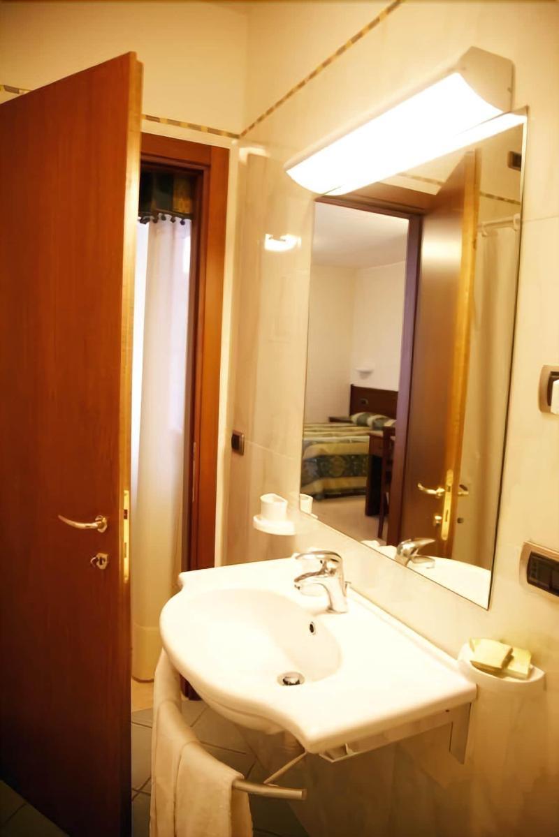 Hotel Tiziana Montepulciano Stazione Extérieur photo