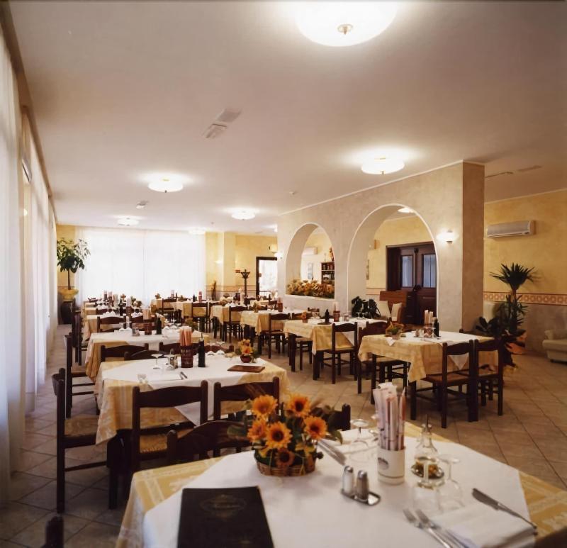 Hotel Tiziana Montepulciano Stazione Extérieur photo
