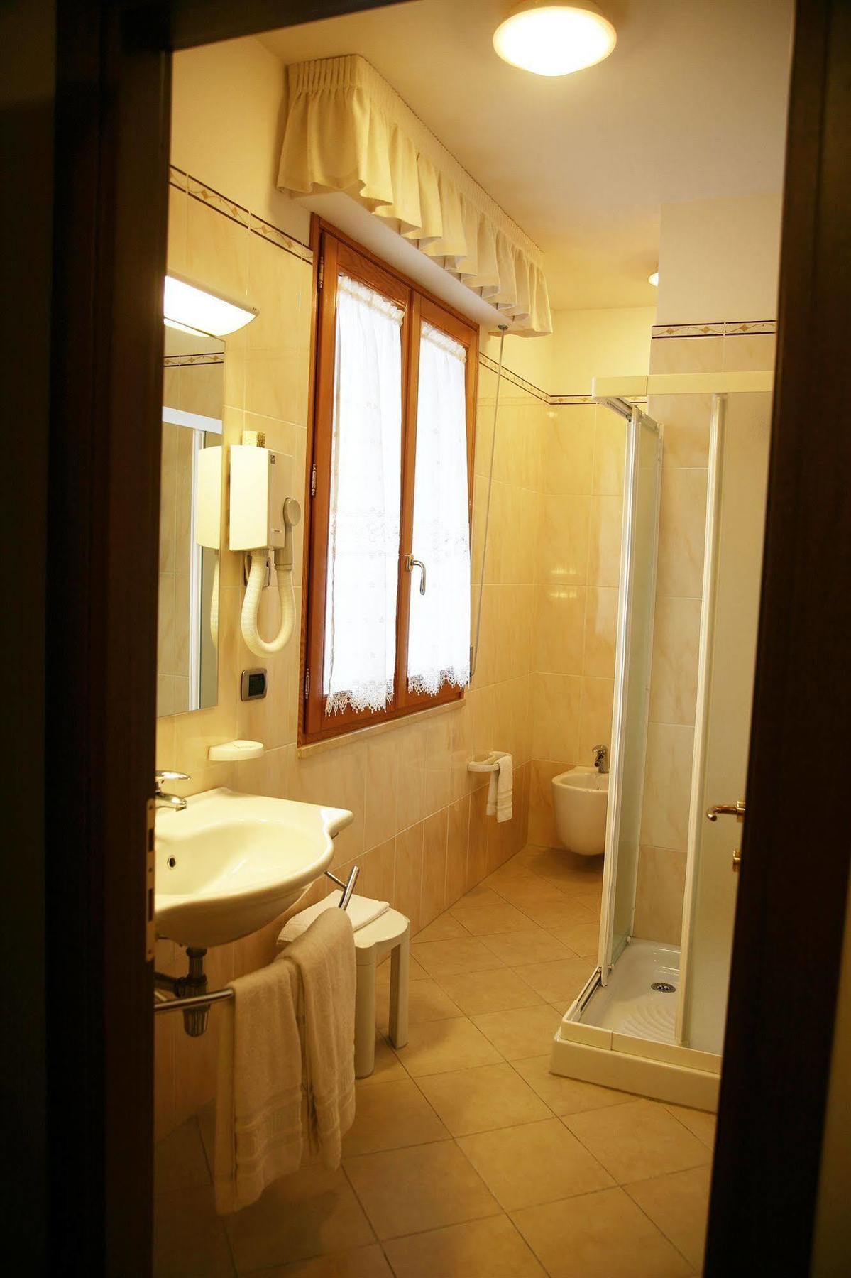 Hotel Tiziana Montepulciano Stazione Extérieur photo
