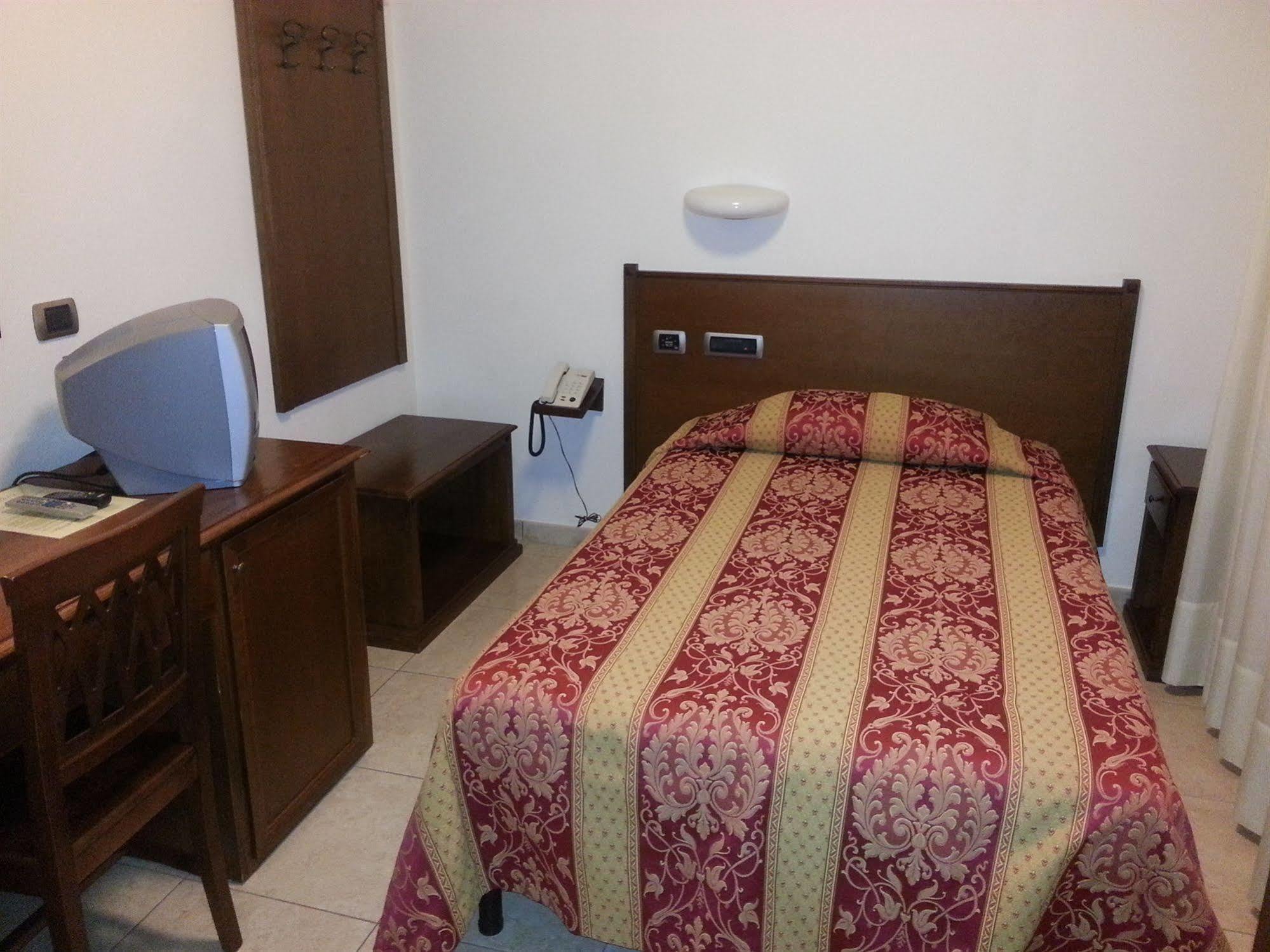 Hotel Tiziana Montepulciano Stazione Extérieur photo