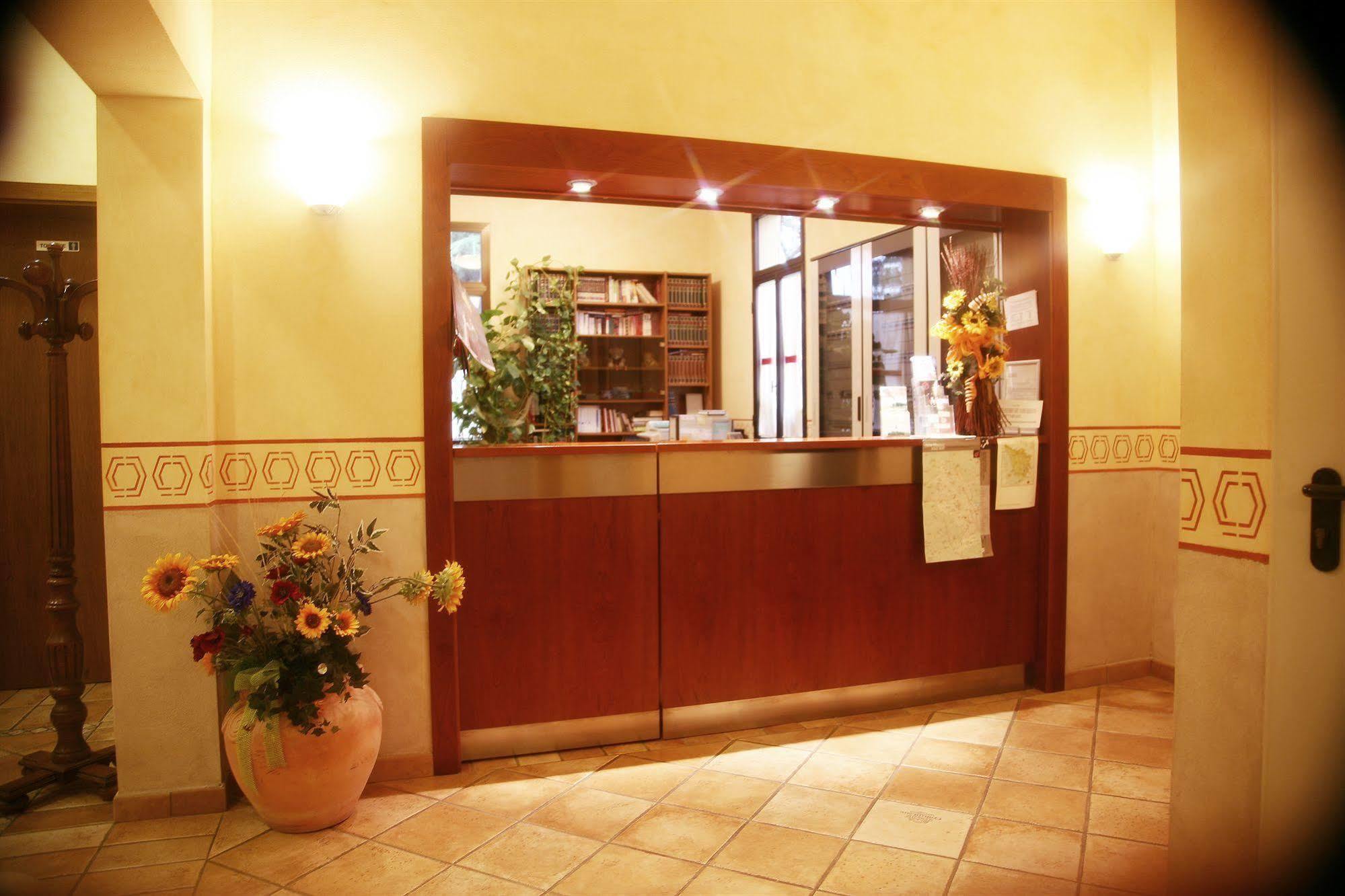 Hotel Tiziana Montepulciano Stazione Extérieur photo