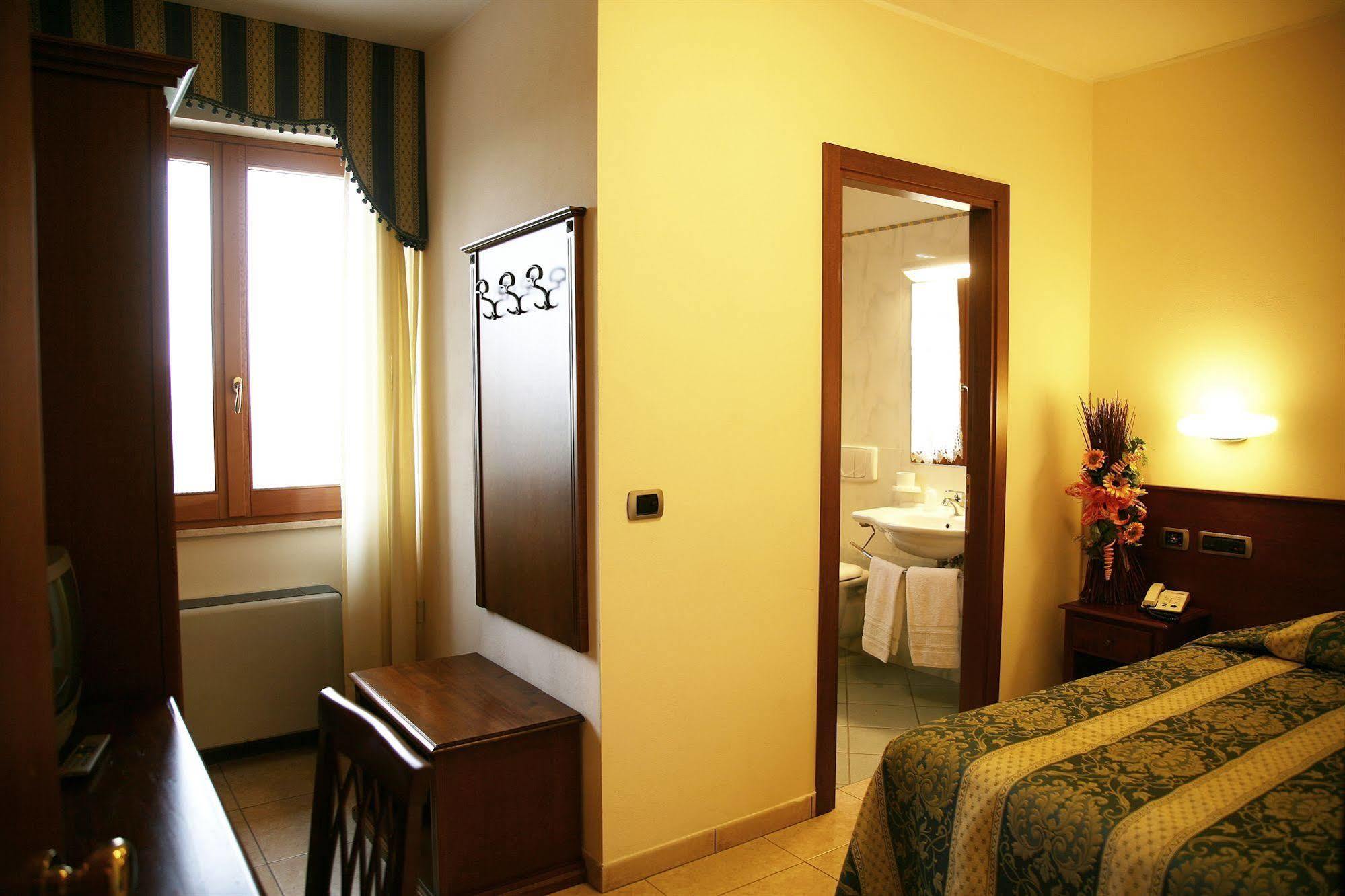 Hotel Tiziana Montepulciano Stazione Extérieur photo