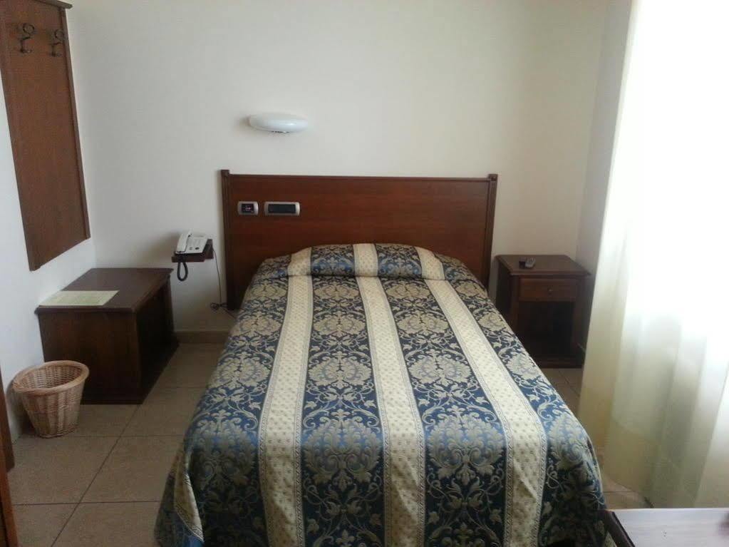 Hotel Tiziana Montepulciano Stazione Extérieur photo