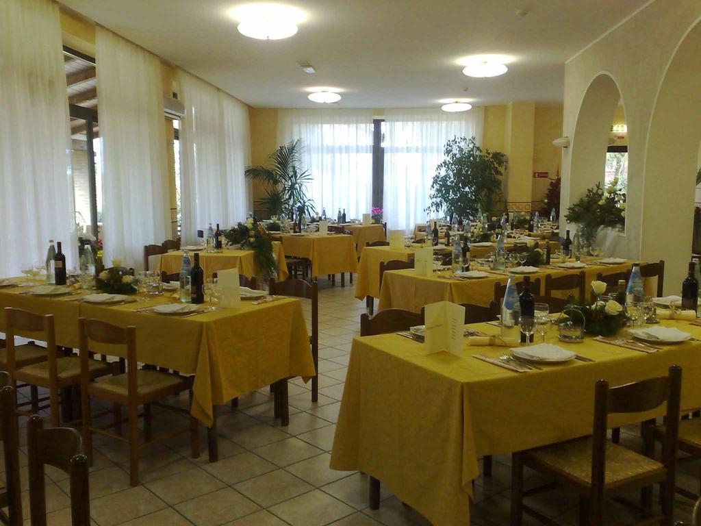 Hotel Tiziana Montepulciano Stazione Extérieur photo