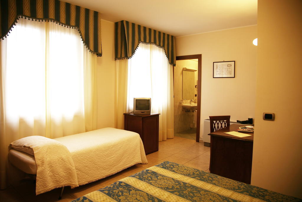 Hotel Tiziana Montepulciano Stazione Chambre photo