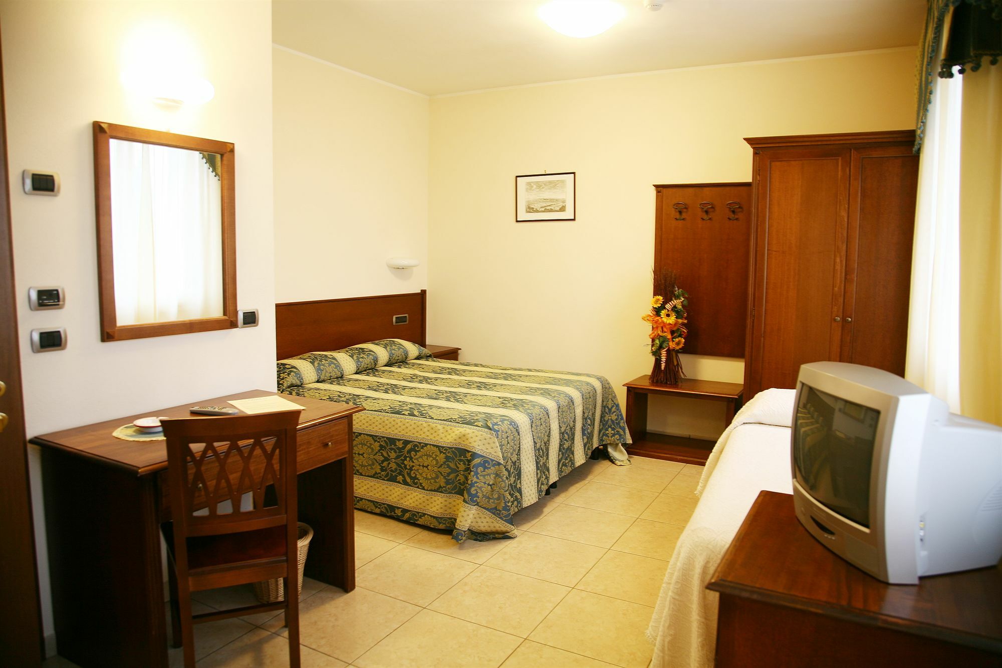 Hotel Tiziana Montepulciano Stazione Extérieur photo